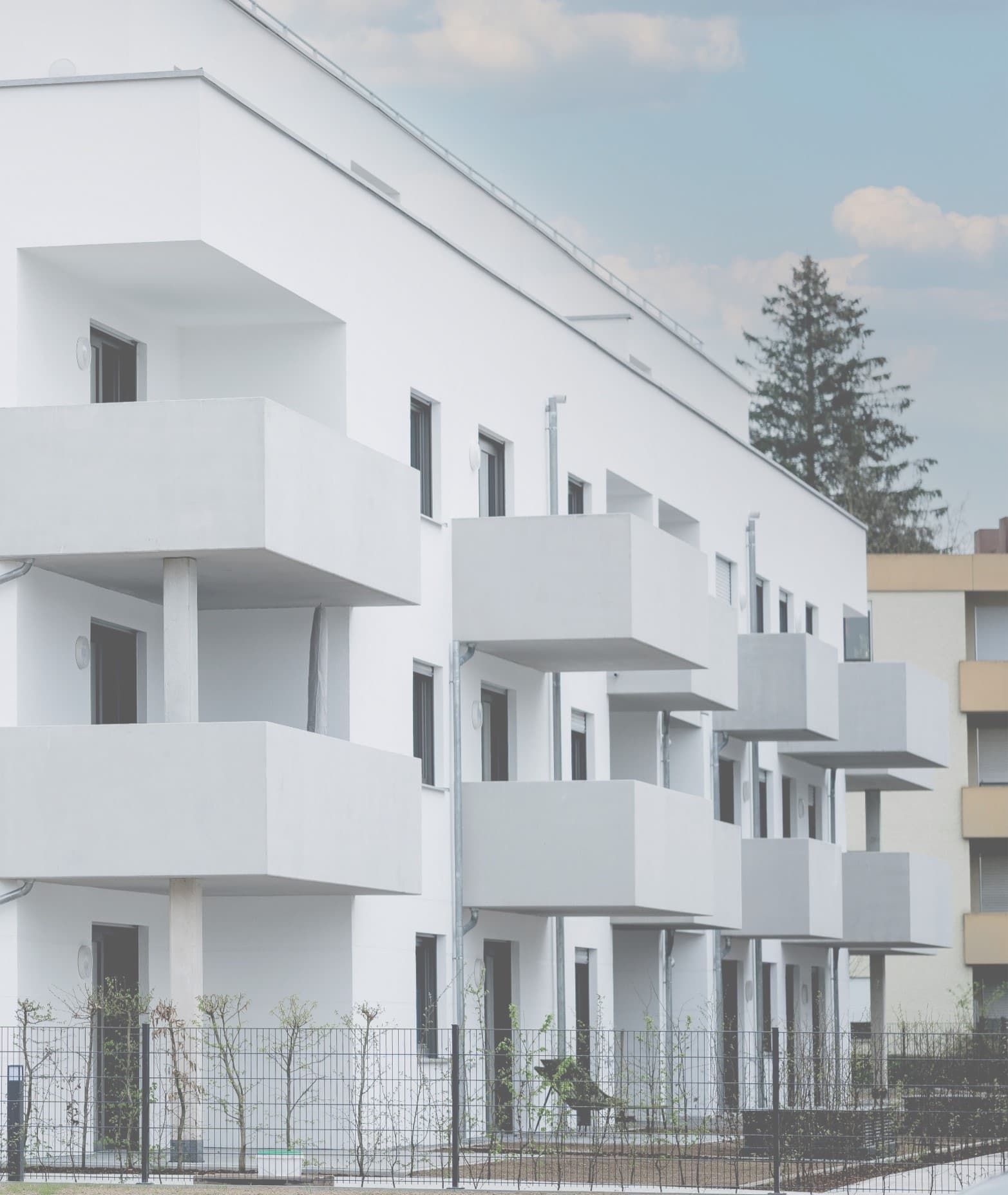 Fassade eines Neubau-Mehrfamilienhauses aus dem Verwaltungsbestand von Domus Bavaria